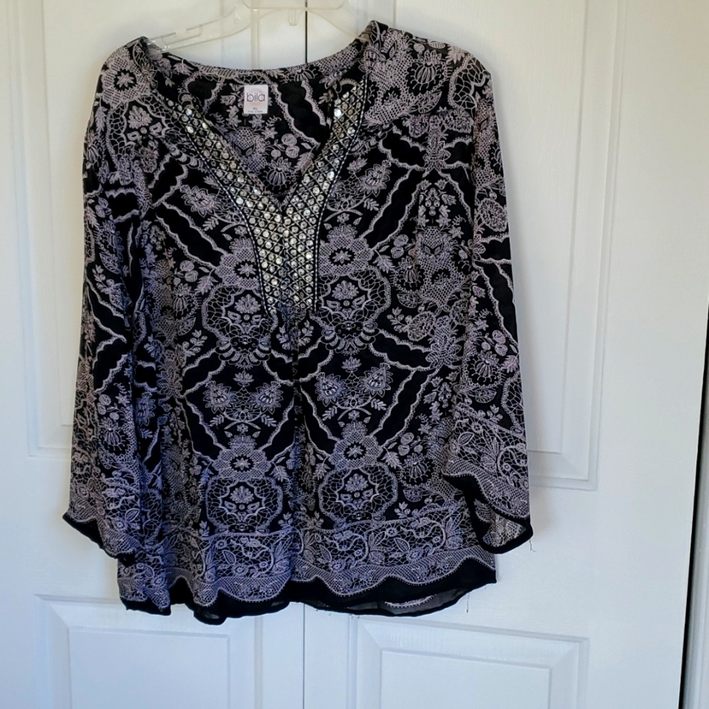 Black and gray blouse with silver details